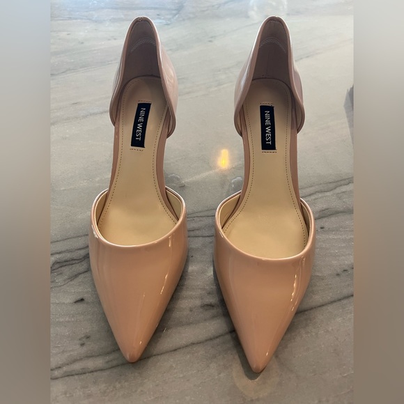 Nine West Pointy Toe Pumps, Natural Color, size 5.5, fit like size 6, NEVER worn - Picture 2 of 7
